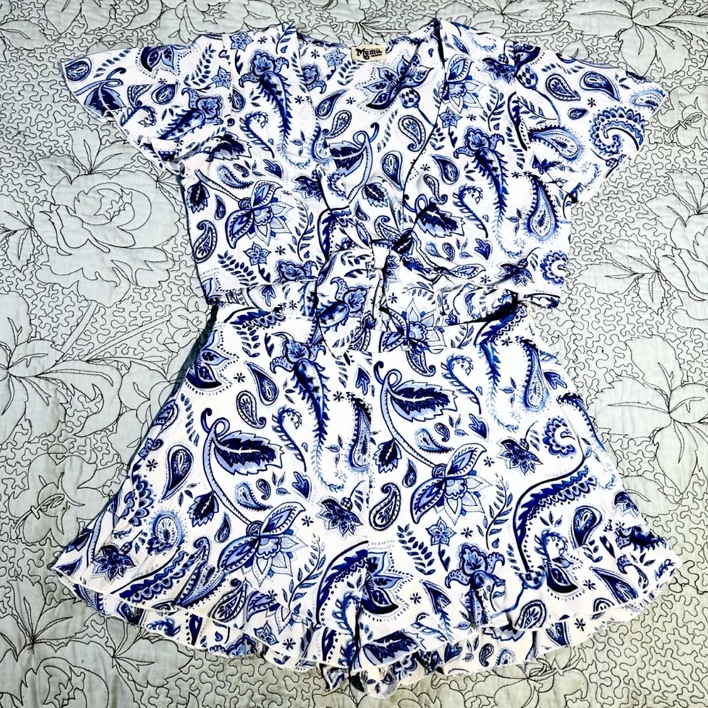 SHOW ME YOUR MUMU Riviera Tie Front Blue White Paisley Romper Medium💛 - Picture 2 of 10